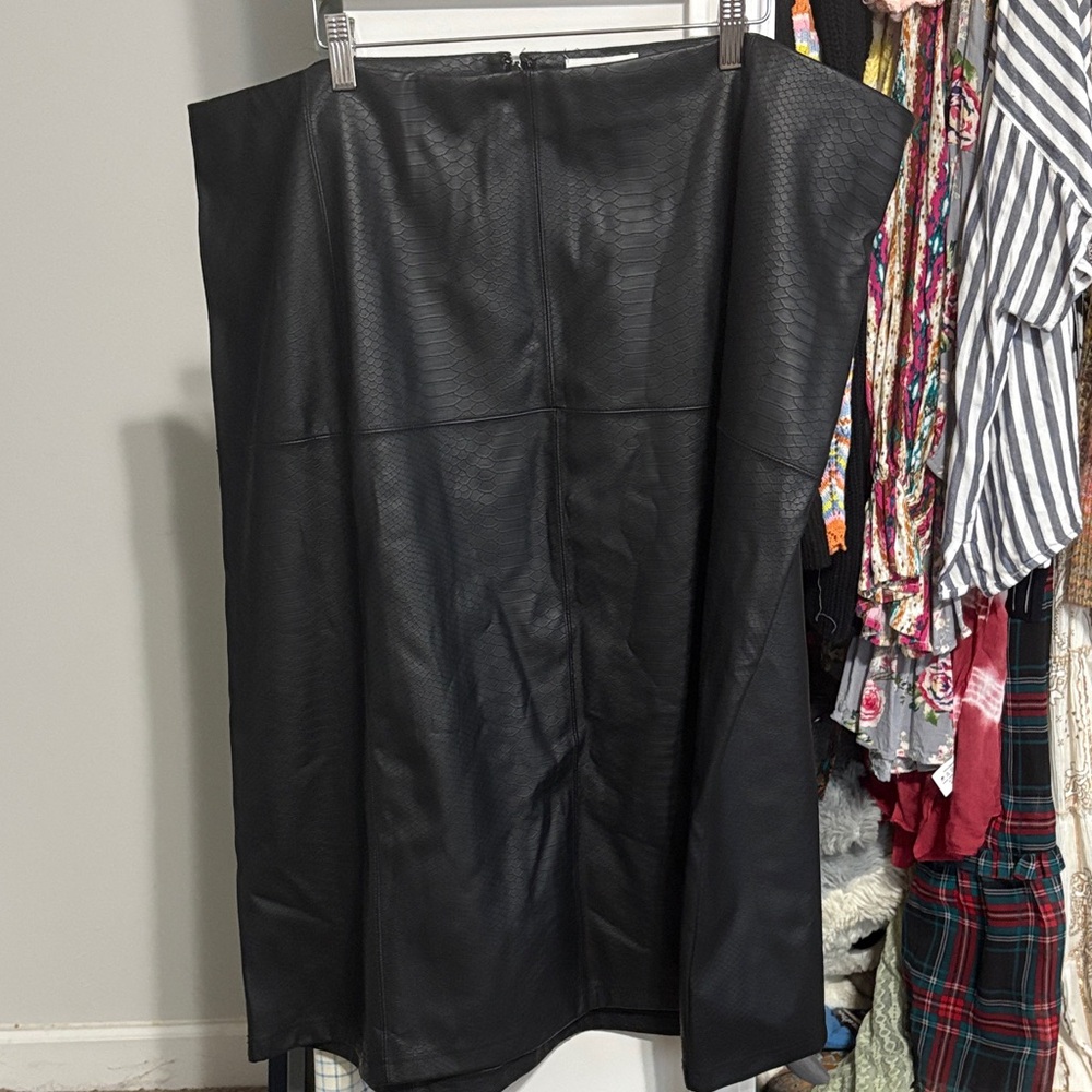 Ava & Viv Textured Black Pencil Skirt